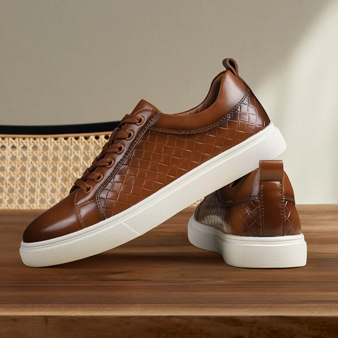 SNEAKER IN PELLE NERA CON TEXTURE INTRECCIATA