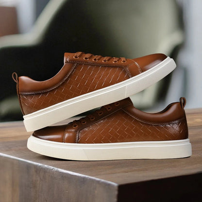 SNEAKER IN PELLE NERA CON TEXTURE INTRECCIATA