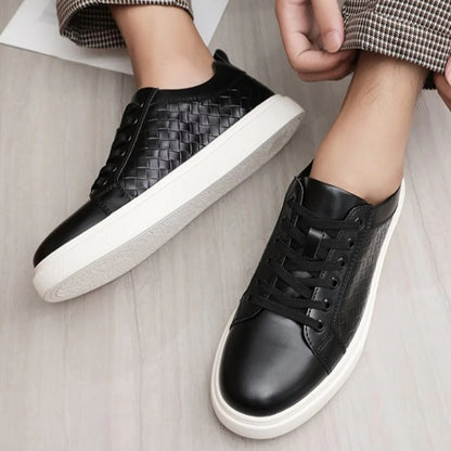 SNEAKER IN PELLE NERA CON TEXTURE INTRECCIATA